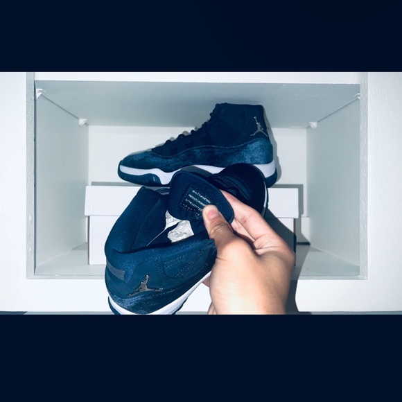 Jordan 11 “Midnight Navy” - Picture 4 of 6
